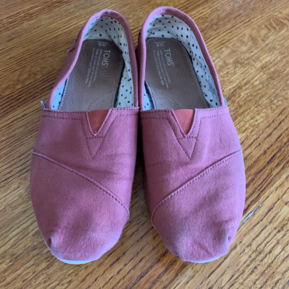 Toms